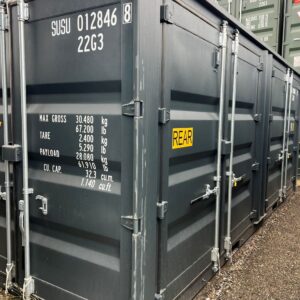 avatava küljega merekonteinerid